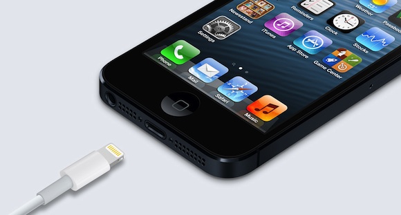 iPhone 5 Lightning Adapter