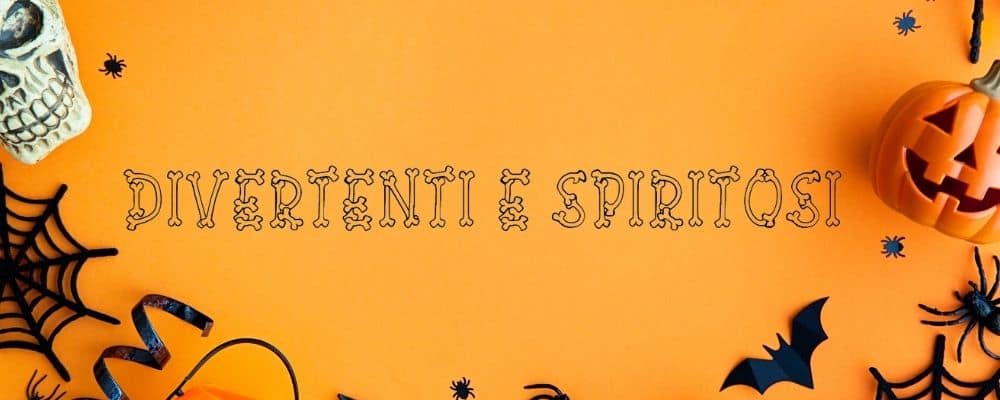 Oggetti a tema Halloween con testo italiano "Divertenti e Spiritosi" su sfondo arancione, con font spaventosi. Scarica gratis l'esclusivo Font Halloween per i tuoi design spettrali!